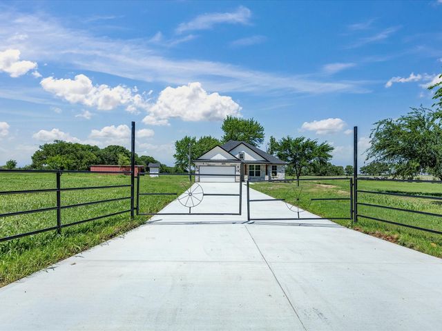 1569 Well Service Road, Bowie, TX 76230