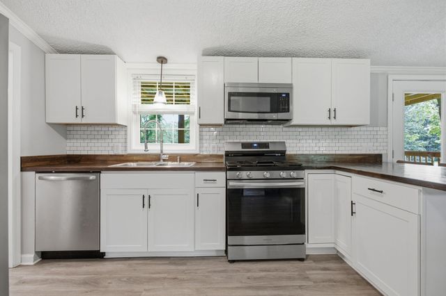 1464 Manley Loop, Dickson, TN 37055