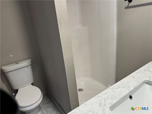 530 E Weinert Street, Seguin, TX 78155