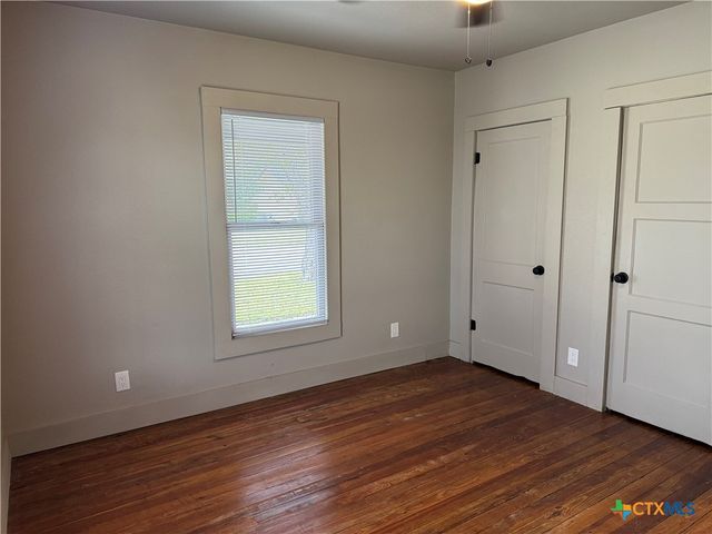 530 E Weinert Street, Seguin, TX 78155