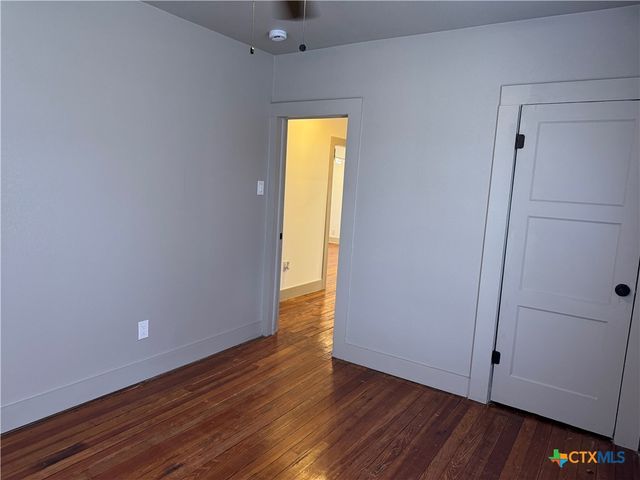 530 E Weinert Street, Seguin, TX 78155