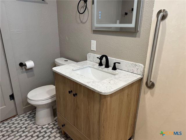 530 E Weinert Street, Seguin, TX 78155