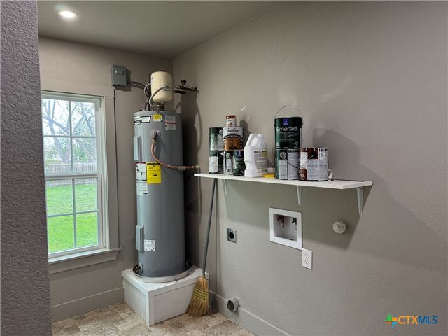 530 E Weinert Street, Seguin, TX 78155