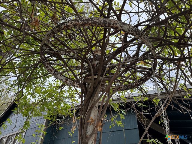 530 E Weinert Street, Seguin, TX 78155