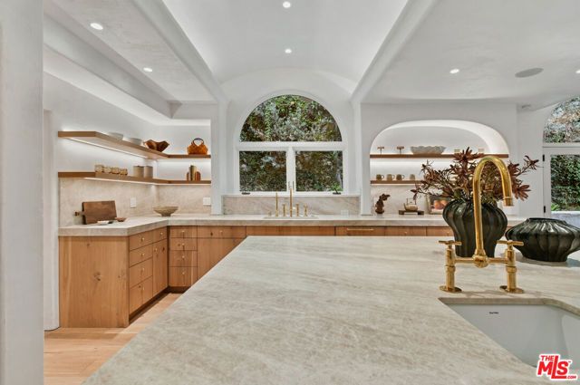 17647 BELINDA Street, Encino (los Angeles), CA 91316