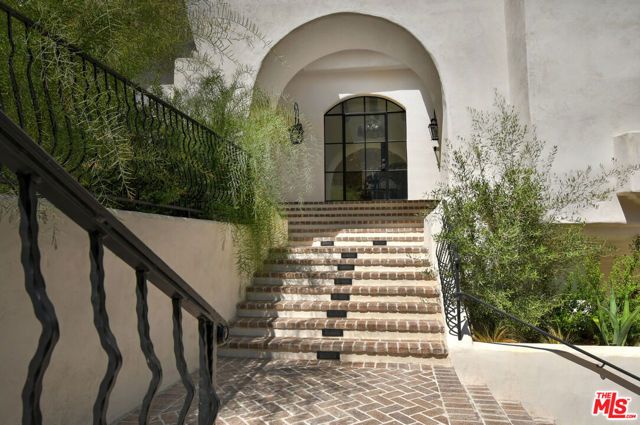 17647 BELINDA Street, Encino (los Angeles), CA 91316