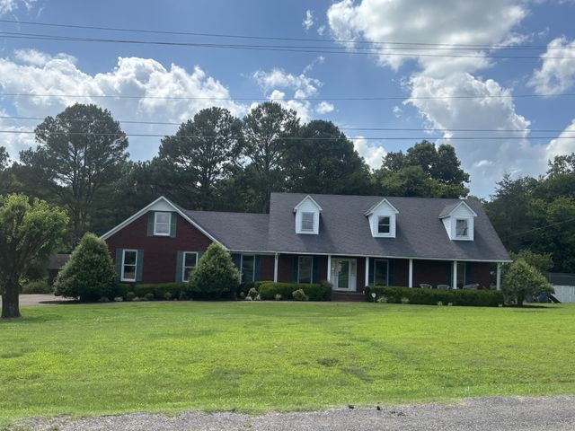 405 Westgate Dr, Pulaski, TN 38478