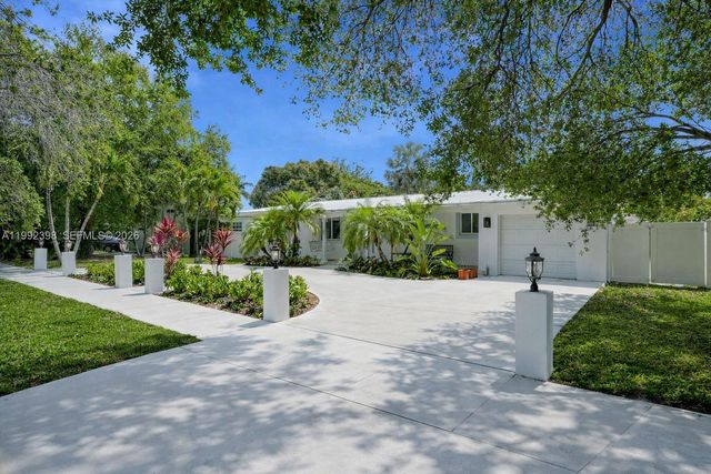 30 Bentley Dr, Miami Springs, FL 33166