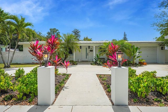 30 Bentley Dr, Miami Springs, FL 33166