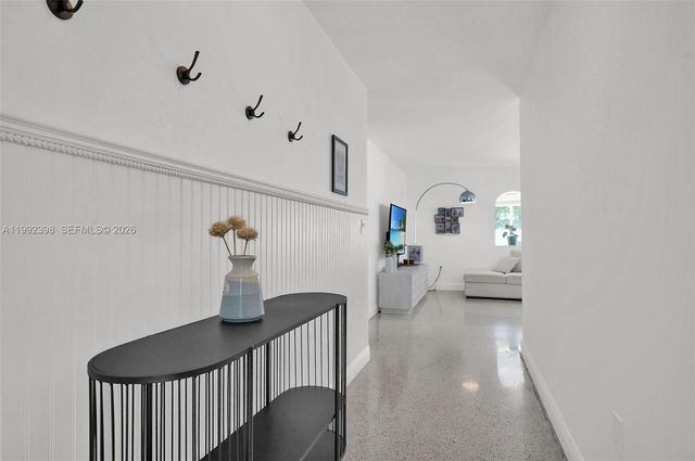 30 Bentley Dr, Miami Springs, FL 33166