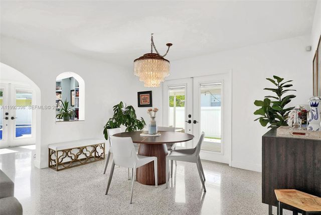 30 Bentley Dr, Miami Springs, FL 33166