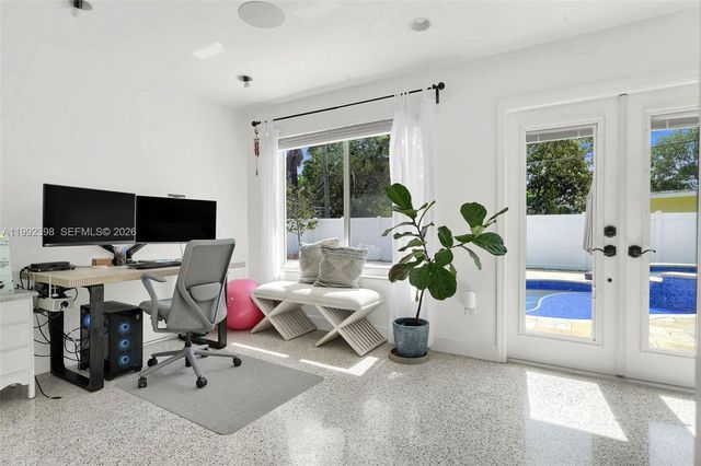 30 Bentley Dr, Miami Springs, FL 33166