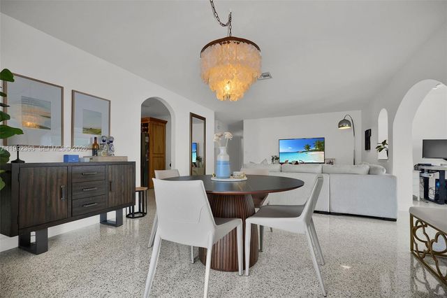 30 Bentley Dr, Miami Springs, FL 33166