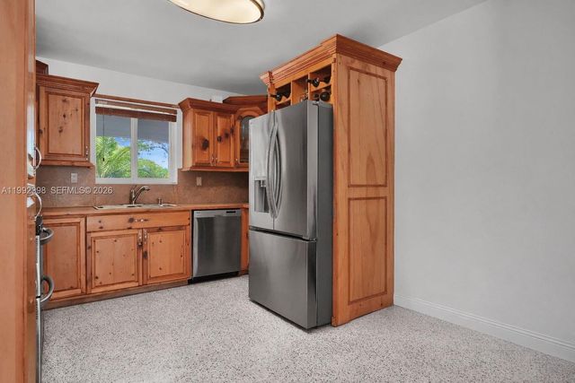 30 Bentley Dr, Miami Springs, FL 33166