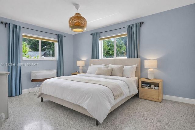 30 Bentley Dr, Miami Springs, FL 33166