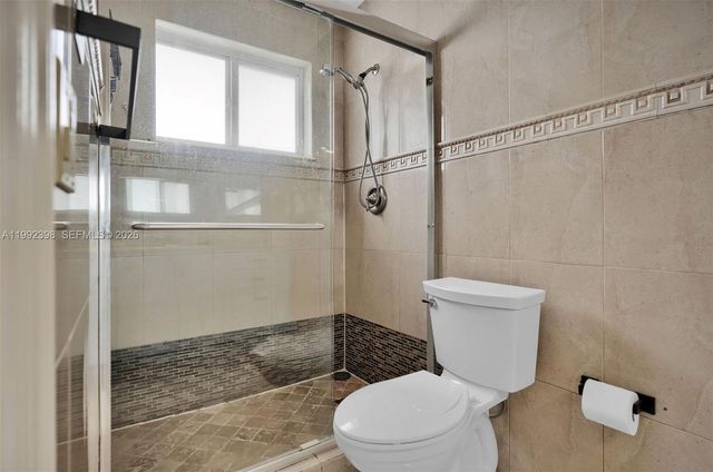 30 Bentley Dr, Miami Springs, FL 33166