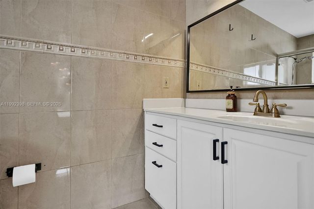 30 Bentley Dr, Miami Springs, FL 33166