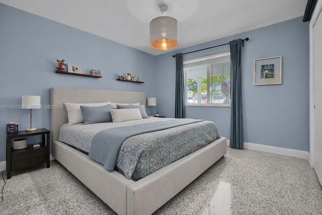 30 Bentley Dr, Miami Springs, FL 33166