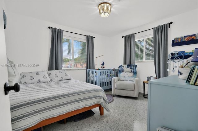 30 Bentley Dr, Miami Springs, FL 33166