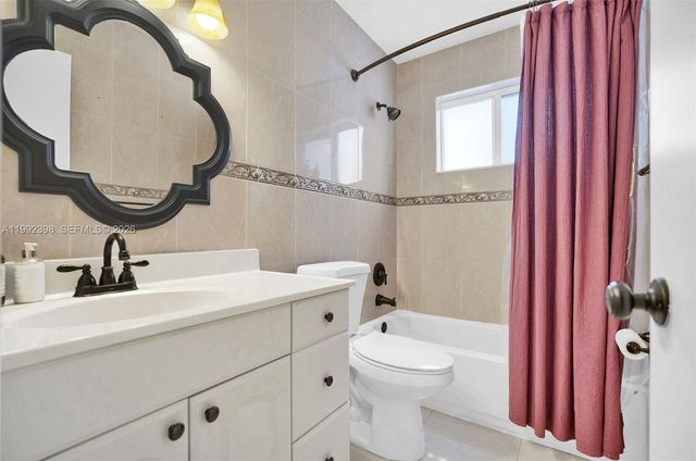 30 Bentley Dr, Miami Springs, FL 33166