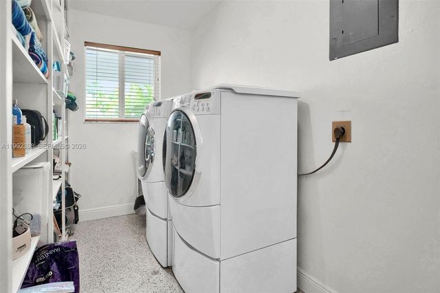 30 Bentley Dr, Miami Springs, FL 33166