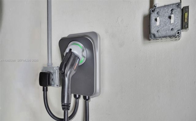 30 Bentley Dr, Miami Springs, FL 33166