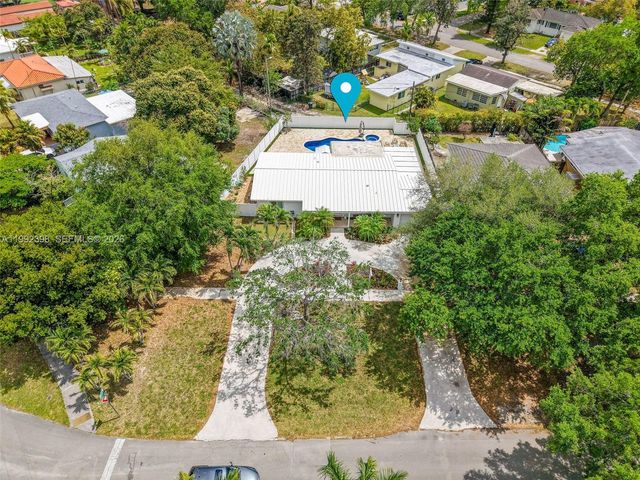30 Bentley Dr, Miami Springs, FL 33166
