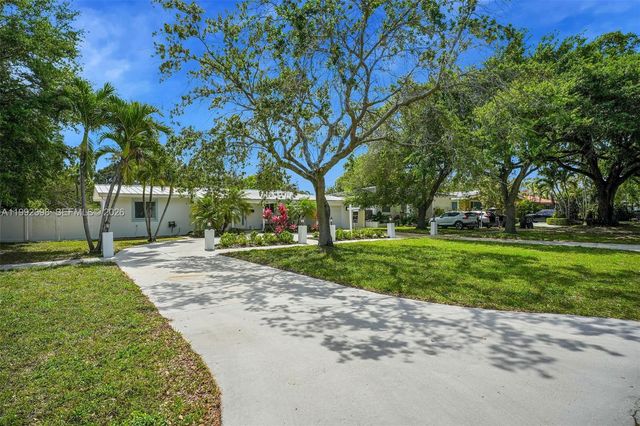 30 Bentley Dr, Miami Springs, FL 33166