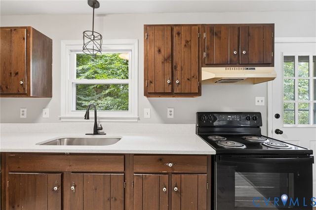 5571 Heatherhill Dr, North Chesterfield, VA 23234