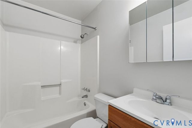 5571 Heatherhill Dr, North Chesterfield, VA 23234