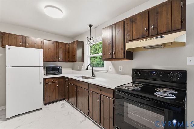 5571 Heatherhill Dr, North Chesterfield, VA 23234
