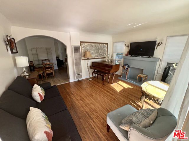 11323 Mississippi Avenue, Los Angeles, CA 90025