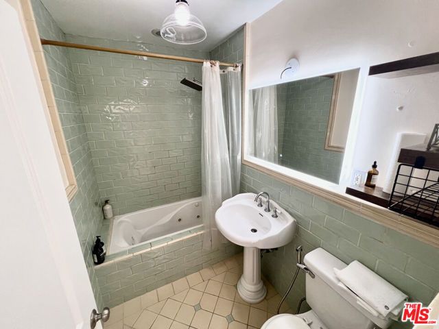 11323 Mississippi Avenue, Los Angeles, CA 90025