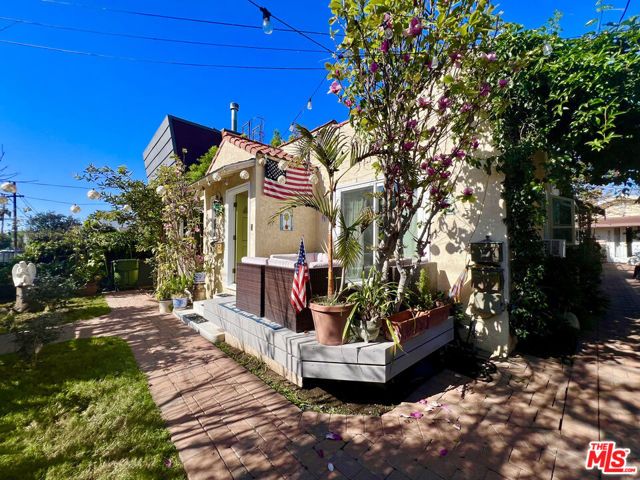 11323 Mississippi Avenue, Los Angeles, CA 90025