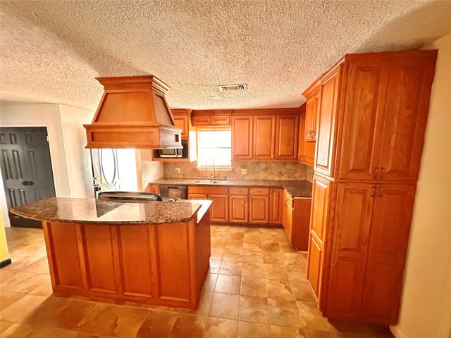 2215 Gontier Drive, Bay City, TX 77414