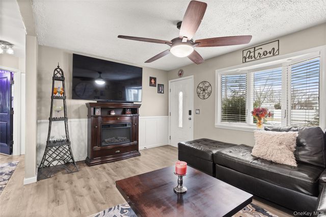 1361 Manatuck Boulevard, Bay Shore, NY 11706