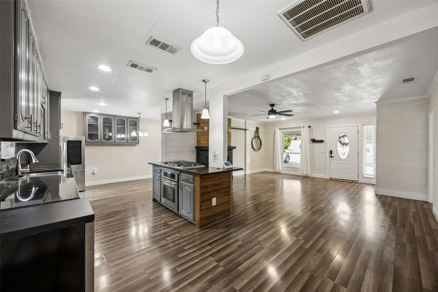 3411 Gibsondell Avenue, Dallas, TX 75211