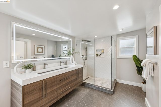 3435 Dimond Ave, Oakland, CA 94602