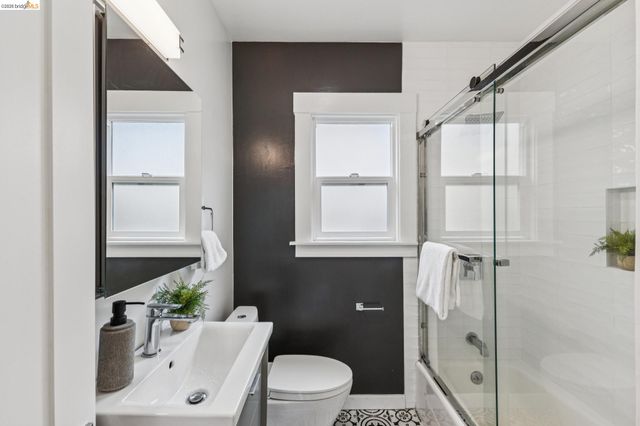 3435 Dimond Ave, Oakland, CA 94602