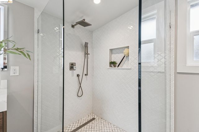 3435 Dimond Ave, Oakland, CA 94602