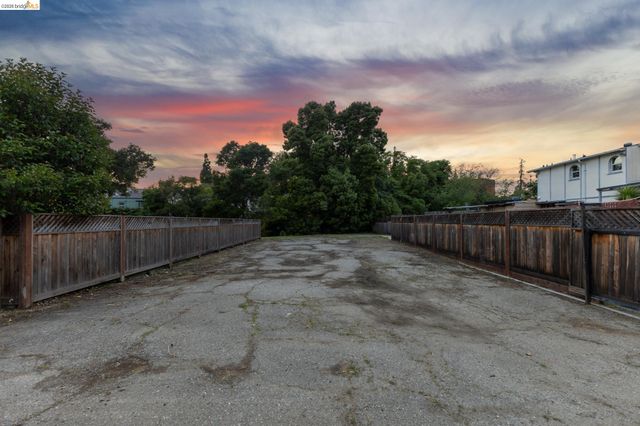 3435 Dimond Ave, Oakland, CA 94602