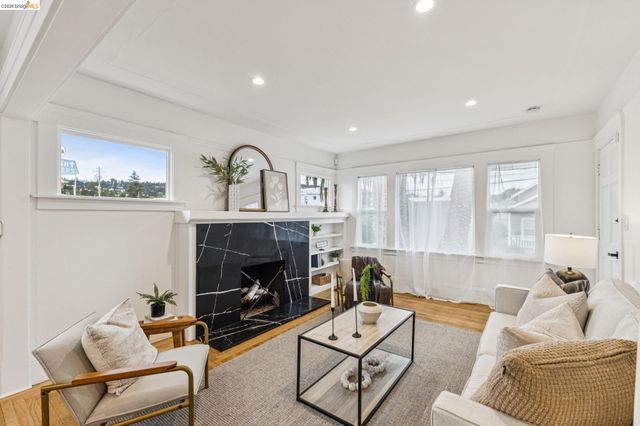 3435 Dimond Ave, Oakland, CA 94602