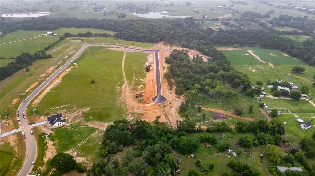 140 Pueblo Drive, Caldwell, TX 77836 — photo 2