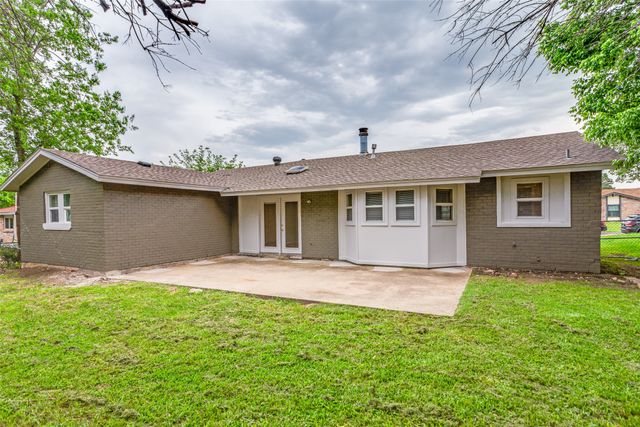 1601 Winderemere Drive, Arlington, TX 76014