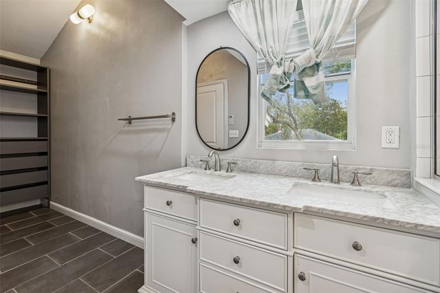 1206 E CRENSHAW STREET, Tampa, FL 33604