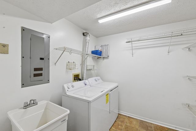 2097 Clareglen Drive, 102, Crescent Springs, KY 41017