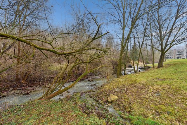 2097 Clareglen Drive, 102, Crescent Springs, KY 41017