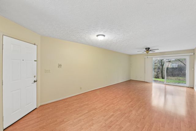 2097 Clareglen Drive, 102, Crescent Springs, KY 41017