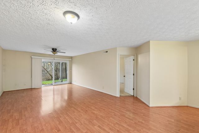 2097 Clareglen Drive, 102, Crescent Springs, KY 41017