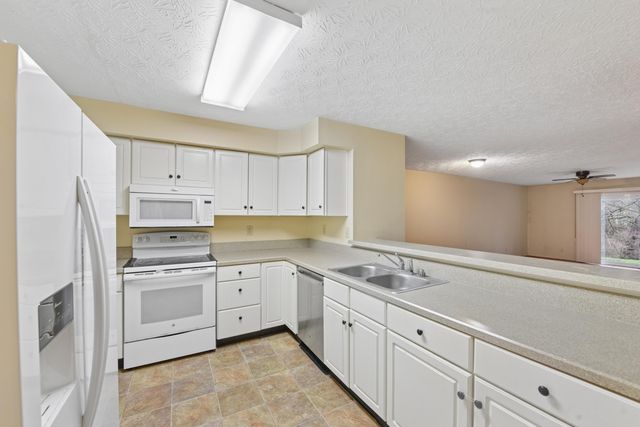 2097 Clareglen Drive, 102, Crescent Springs, KY 41017